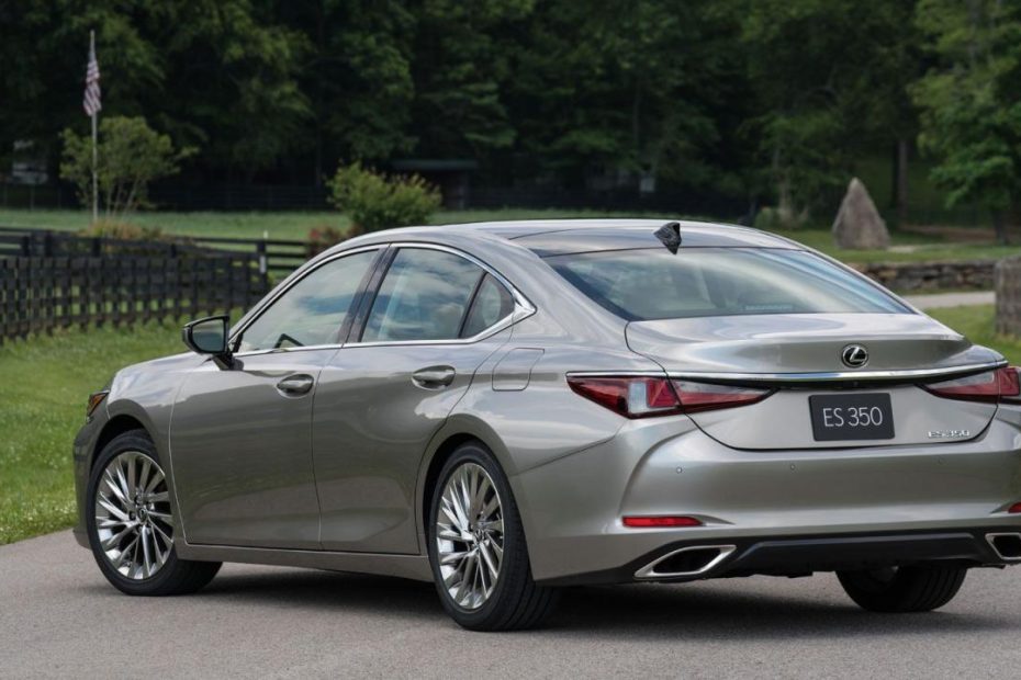 2019 Lexus Es 350 Ultra Luxury Essentials: Nice Car, But The Name Oversells  It