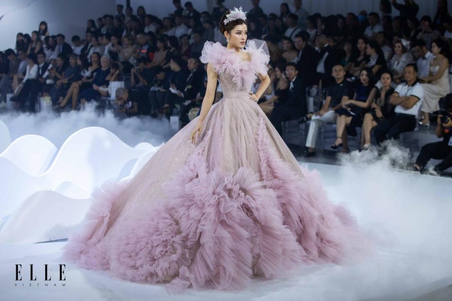 Joli Poli Ra Mắt Bst Váy Cưới Bồng Bềnh Như Mây Tại Elle Wedding Art  Gallery 2020 | Elle